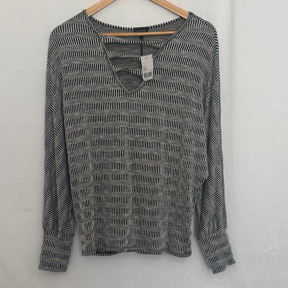 Buckle Black and White Patterned Blouse